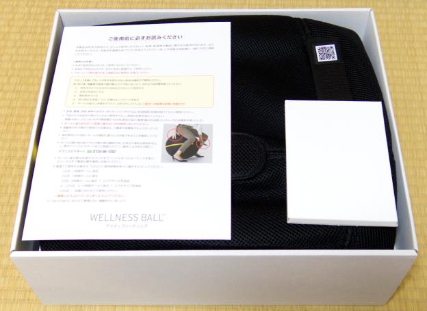 日本語の説明書きの紙が一番上に入ってます。