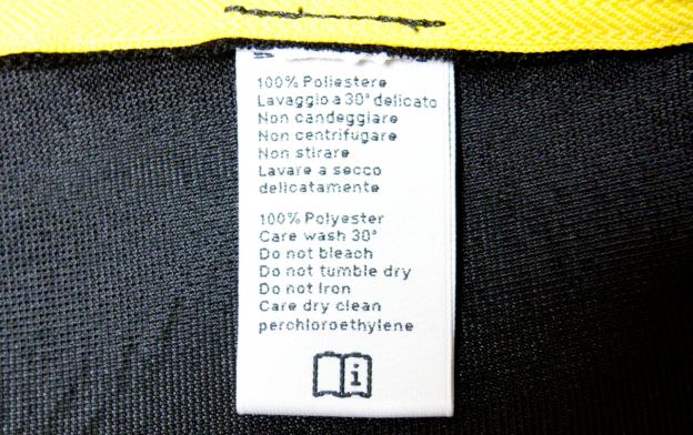 カバーの洗濯タグ。汚れても家庭で気軽に洗えるのは嬉しいです