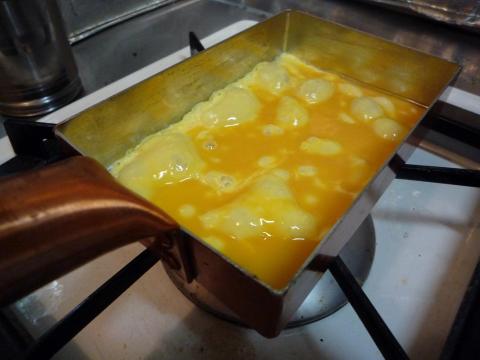 気泡は箸でつぶす