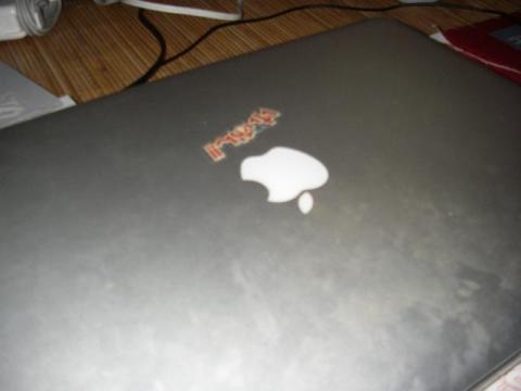 MBP上面 けいおん!ステッカー付きw