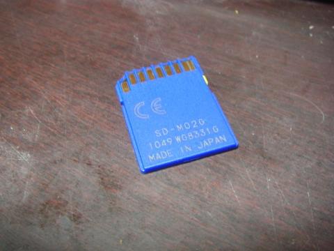 裏面は多少ザラついており、表裏の識別が容易になっています。所謂ユニバーサルデザインってやつでしょうかね。