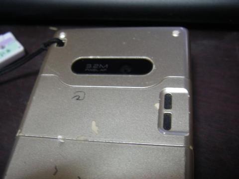 カメラ、おサイフケータイ、スピーカー