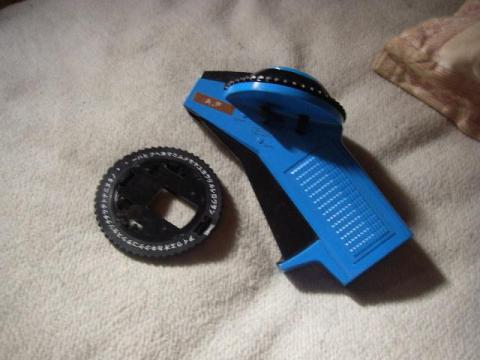 左:文字セット 右:テープライター本体