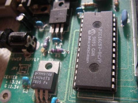 ライターを制御する部分にPICが使われています。当然読めません。