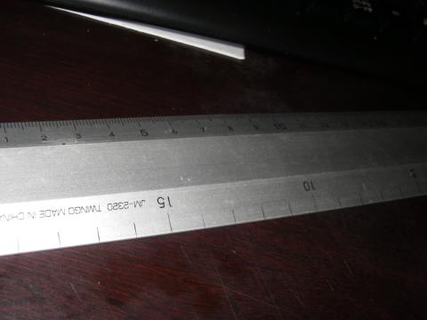 cmとcm(!)が上段と下段にプリントされています。