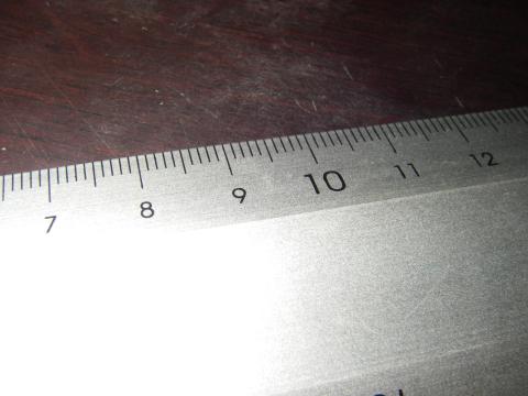 定規自体がカマボコ状に曲がってます。