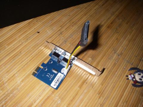 そのケーブルをこのように繋ぎます。