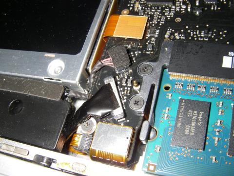 SATAコネクタが弱いです。