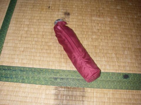 閉じてカバーに入れた状態。