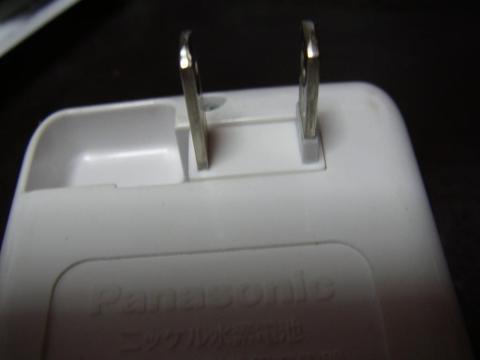 コンセント右側に注目!