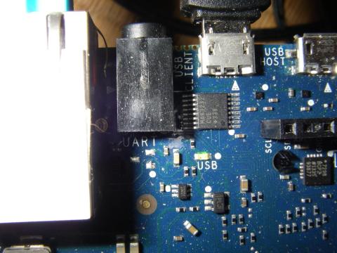 Galileo側のイヤホンジャックに差し込みます。