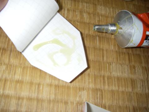 薄い素材程度ならテキトーで十分です、あとで圧を掛けたら面全体に行きわたります。