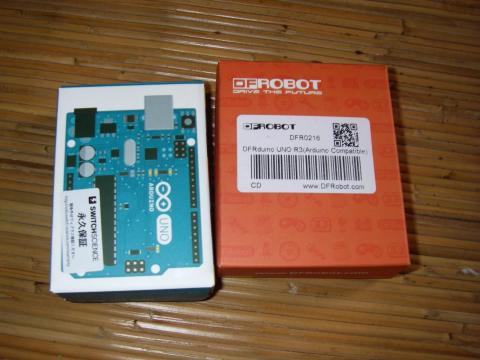 外箱。右上QRはDFRobotへのリンク。