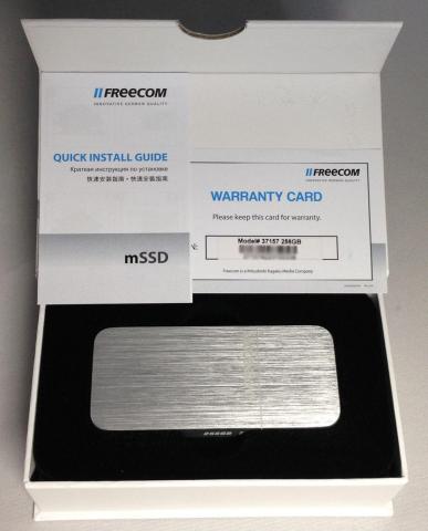 フタはマグネット使用です