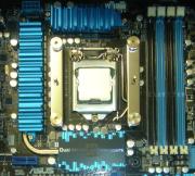 CPUクーラー取付金物マザーボードに設置後