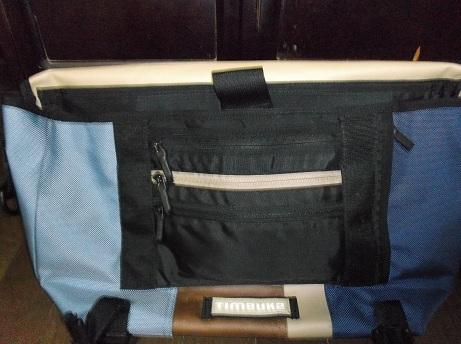 ここにも小物入れ、コチラは取り外し不可