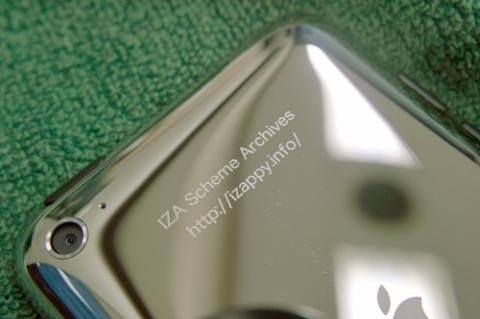 届いた日のiPod touch、刻印が入ってます...