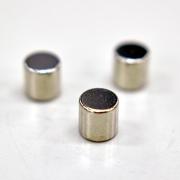 小さくても強力なネオジム磁石