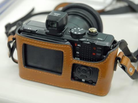 一部ボタンが隠れてしまっていますが、素材の都合上仕方が無かったのでしょう。