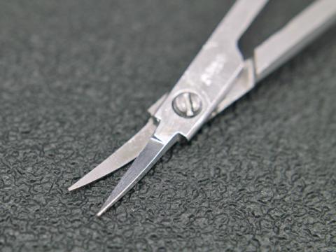 こんな細かい刃を研ぐのは大変なんだろうなぁ...