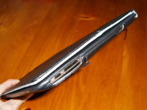 装着すると結構な厚みに...