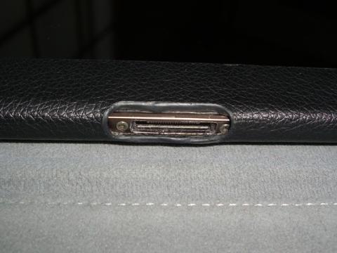 切り欠きが微妙にズレているので、下側が咬んでいる感じ...