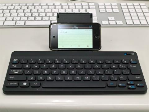 付属のスタンドはDS用なのでiPod touchにはちょっとデカいw