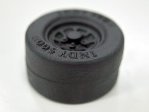 ホイールもゴムです。