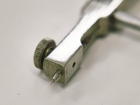 軸側の針は先端の形状が2種類あります。