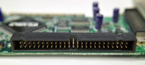 ロケットランチャーではなく、内蔵用50ピンコネクタ