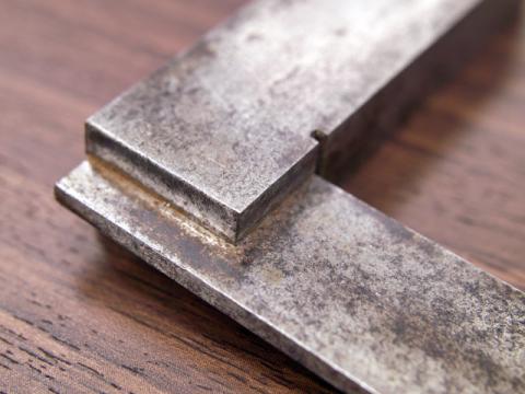 鋭角でゴツゴツしてます。