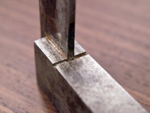 表面がかなり錆びて汚れてます...