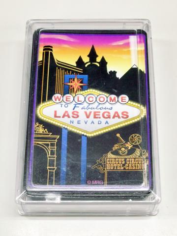 高級感のある(w)クリアーなケースに収まったトランプ