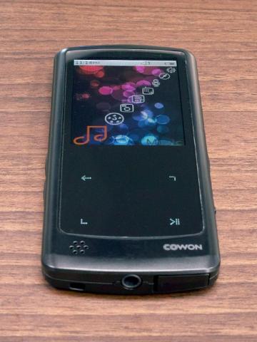 上半分がディスプレー、下半分がタッチパッドです。