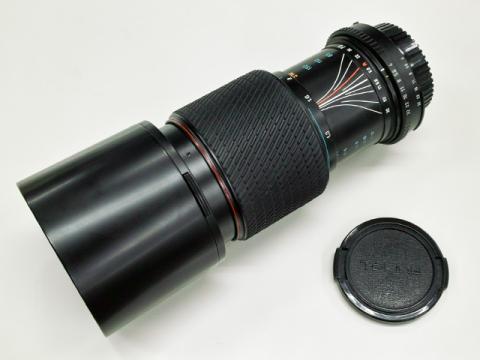 デカいフードを装着すると結構迫力があります。