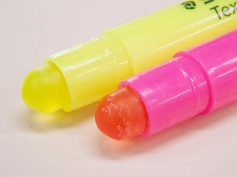 思ったより蛍光色っぽくない色合いの固形インク...