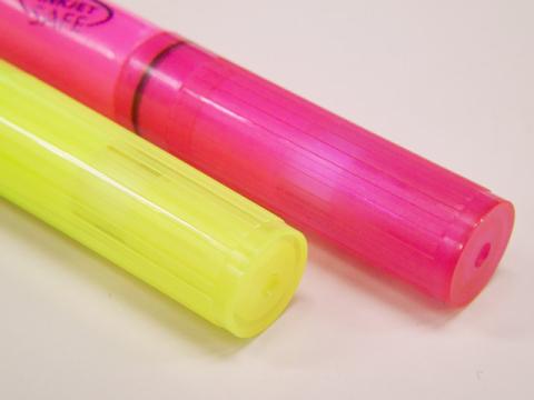 固形インクを繰り出す時に回す部分、外したキャップが付けられないのが残念。。。