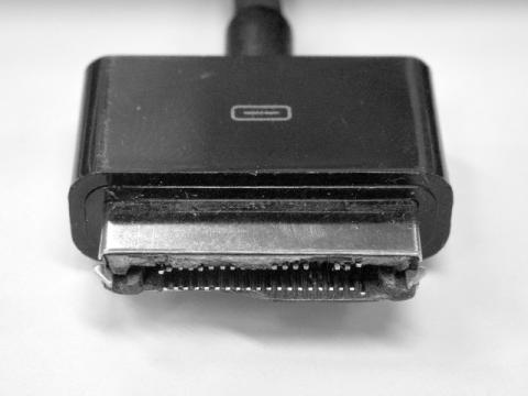 先端に樹脂部分がガキガキに破損しています。