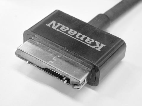 接点部分が露出してプラプラしてます...