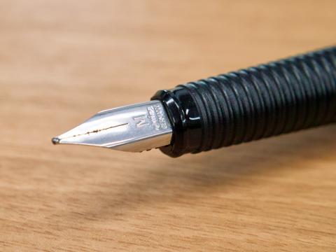 うーん、万年筆ですね。。。