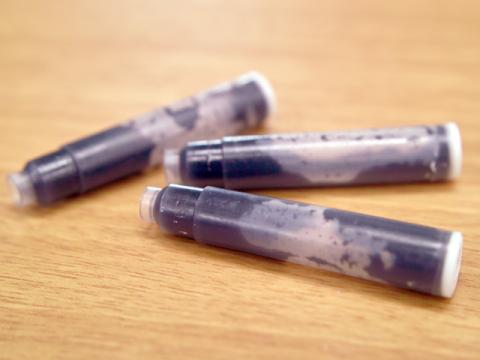 未使用のインクも長い間放置するとカラカラに...