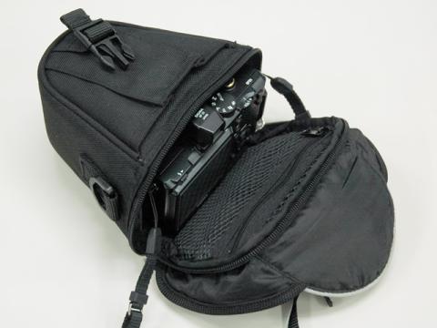 ハーフケース無しだと結構余裕があります。