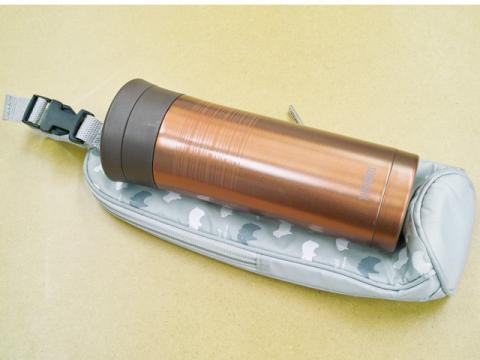 500mlペットボトル用の保冷ポーチがちょうど良い。