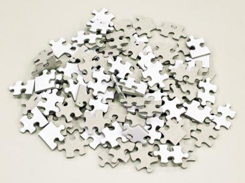 真っ白だと、たった99ピースでも多く感じます。