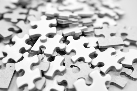 最近のジグソーパズルのピースって小さいですね。。。