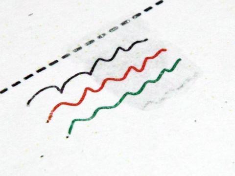 消すとトナーにはシルバーが残り、鉛筆は全て消えましたw 少しインクの油分が残ります...