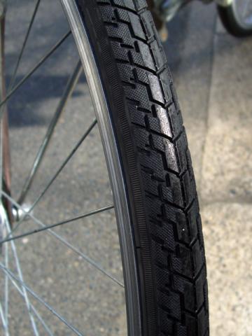 交換後のフロントタイヤ