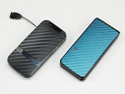 旧ケータイと一緒に記念撮影