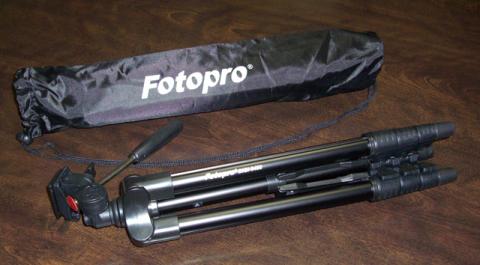 三脚ケースが付いていると携帯しやすいし傷も付きにくくなりますね。