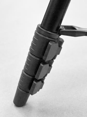 脚部のスライドロック部分(ロック状態)